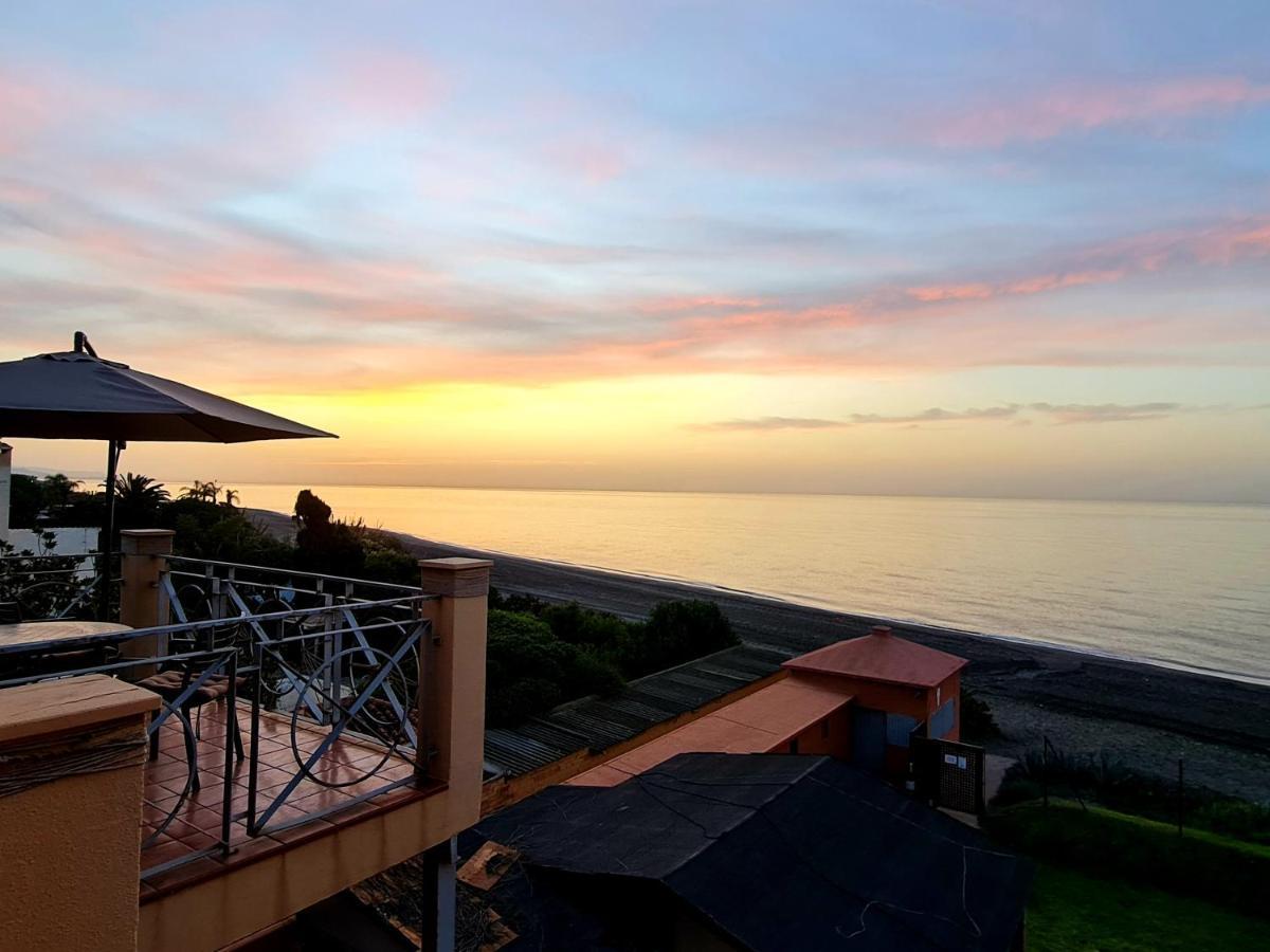 Exclusive Beachfront Penthouse Almayate Alto Dış mekan fotoğraf