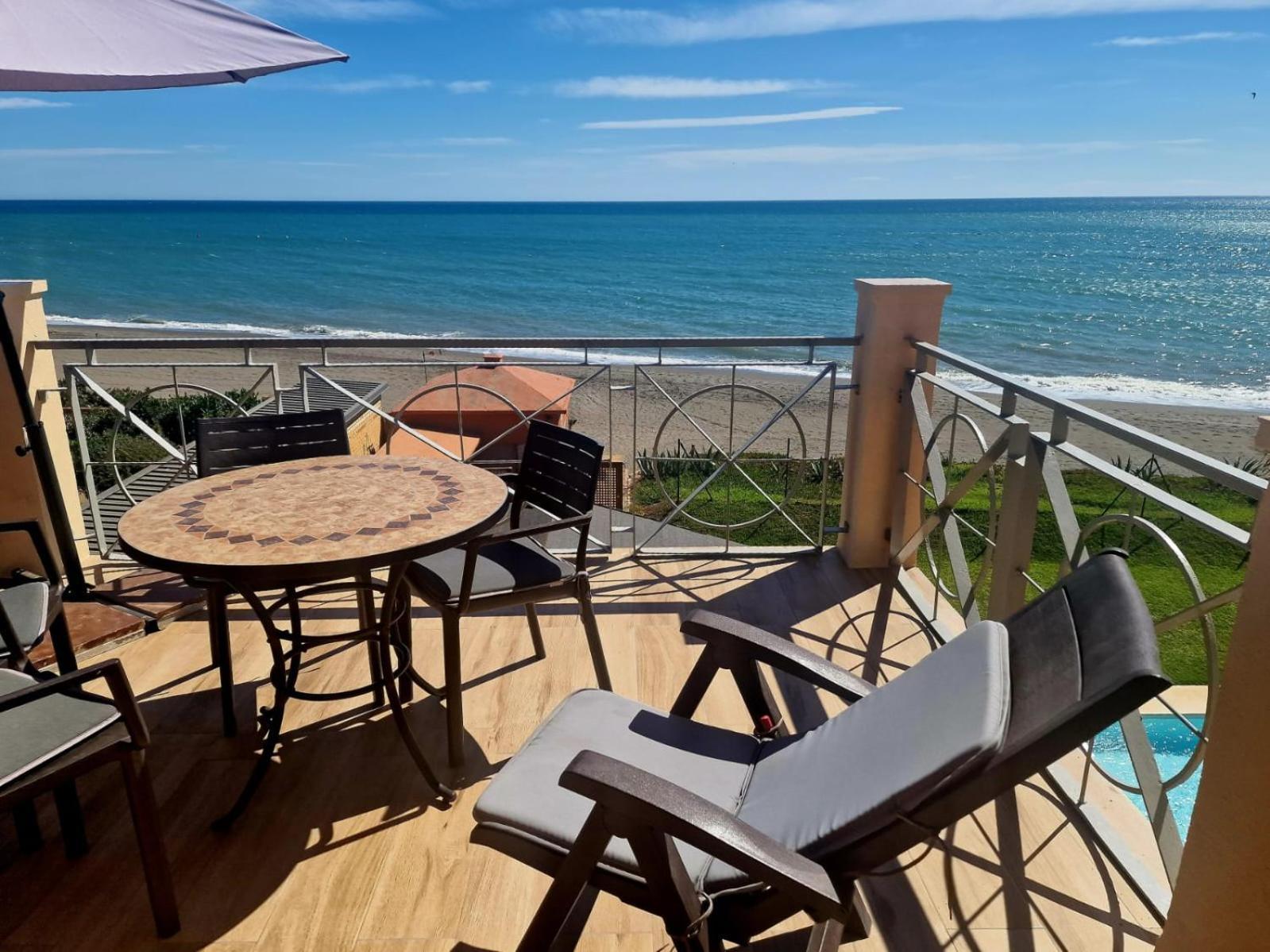 Exclusive Beachfront Penthouse Almayate Alto Dış mekan fotoğraf