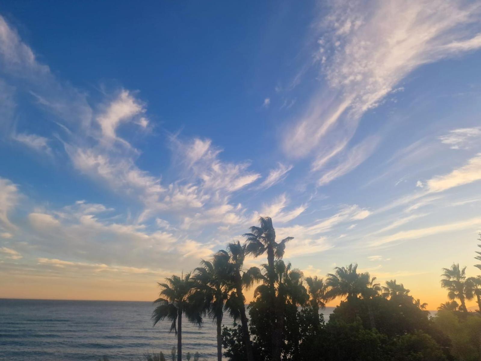 Exclusive Beachfront Penthouse Almayate Alto Dış mekan fotoğraf